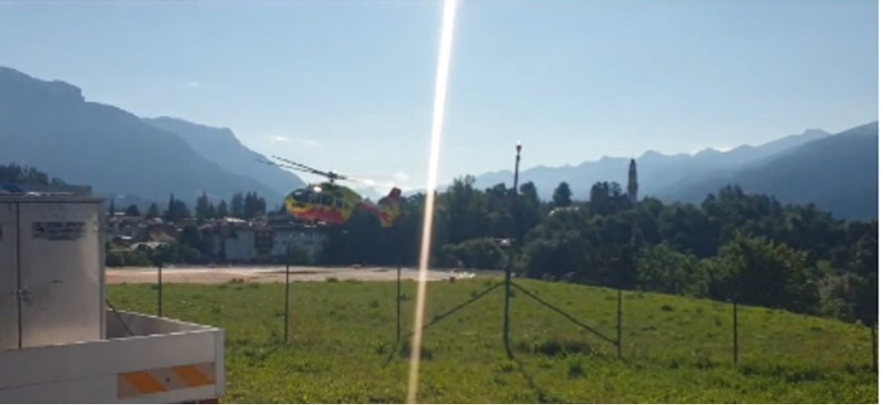 L'elicottero atterra all'ospedale di Cavalese, attivata la sperimentazione per rendere più veloci i soccorsi sulle montagne